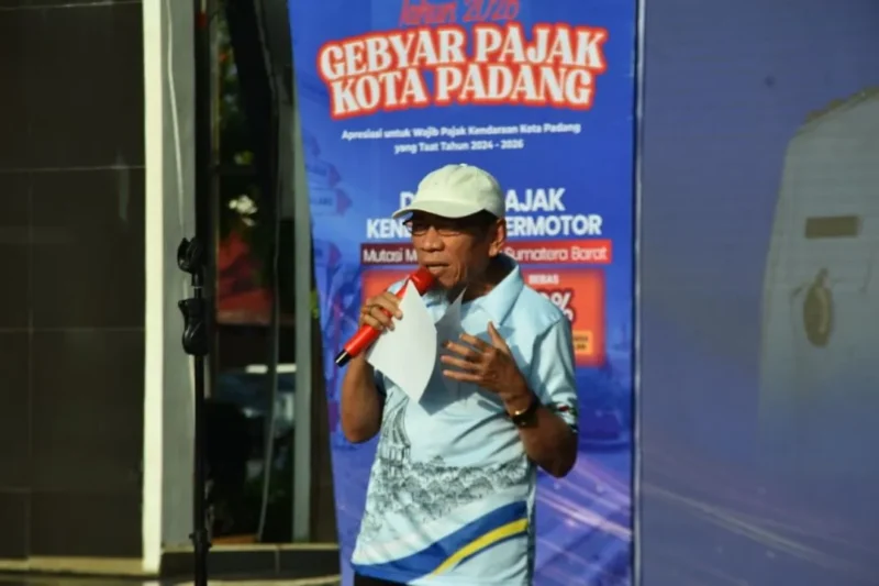 Wakil Wali Kota Padang Maigus Nasir mengapresiasi Gebyar Pajak Kota Padang yang digelar Bapenda Sumbar di kawasan Car Free Day depan Kantor Gubernur, Minggu (30/8/2026) pagi. (Foto: Pemko Padang)