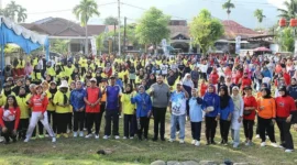 Wali Kota Padang Fadly Amran menghadiri Gebyar Senam di Lapangan Kompleks Perumahan Villa Mega, Mata Air, Kecamatan Padang Selatan, Minggu (30/8/2026) pagi. (Foto: Pemko Padang)
