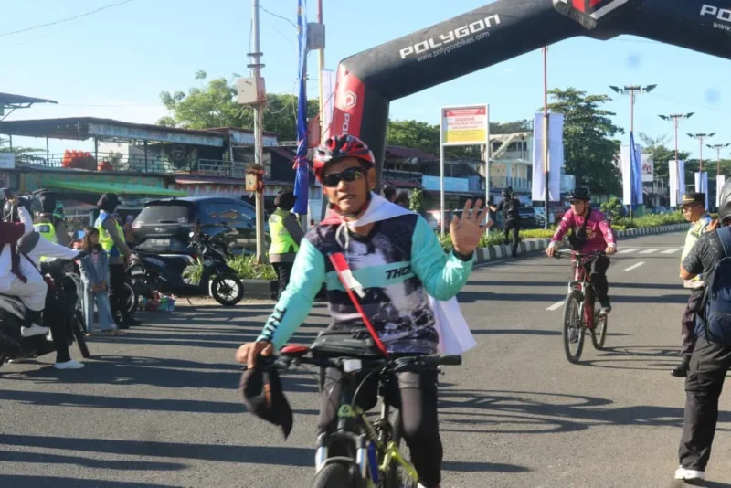 Peserta dari luar Sumbar ikut meramaikan Gowes Siti Nurbaya. (Foto: Pemko Padang)