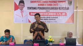 Anggota DPRD Sumbar H. Gustami Hidayat saat Sosialisasi Perda Provinsi Sumbar Nomor 4 Tahun 2023 tentang Penanggulangan Bencana di Universitas Adzkia Padang, Sabtu (8/8/2026). (Foto: Ist)