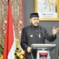 Wali Kota Padang Fadly Amran memaparkan arah pembangunan jangka Panjang Kota Padang saat Rapat Paripurna Istimewa HJK Padang ke-357 di Gedung DPRD Padang, Jumat (7/8/2026). (Foto: Pemko Padang)