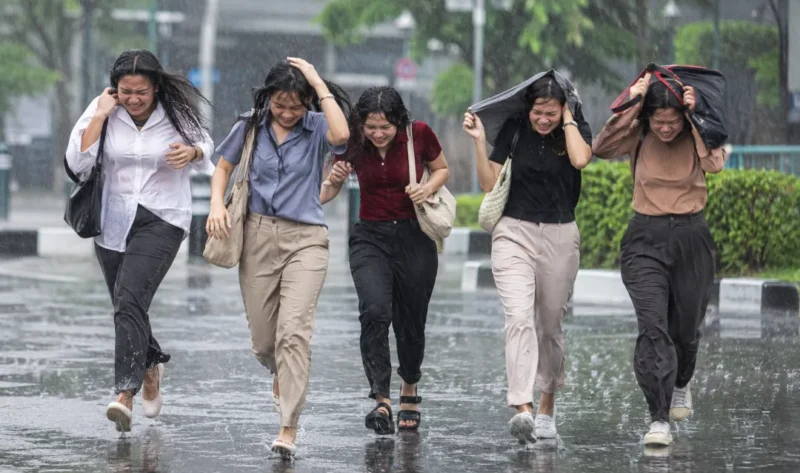 Ilustrasi hujan lebat. (Foto: AI Generated)