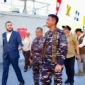 Wali Kota Padang Fadly Amran menyambut kedatangan KRI Teluk Kendari-518 di Dermaga IV Pelabuhan Teluk Bayur, Kamis (6/8/2026). (Foto: Pemko Padang)