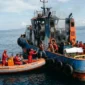 Kapal tugboat (TB) Simponi terbakar saat melintasi perairan Kota Padang, Jumat (14/8/2026). (Foto: Ist) 
