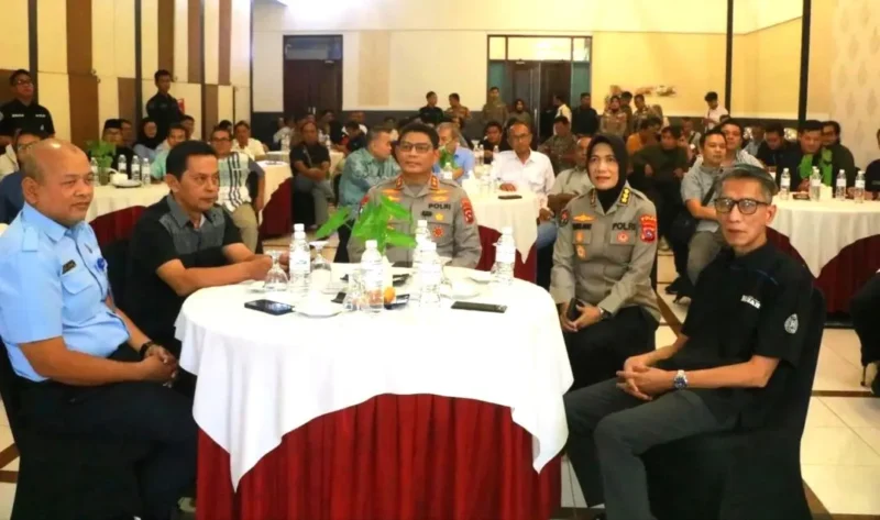 Kapolda Sumbar Irjen Pol Djati Wiyoto Abadhy saat bersilaturahmi dengan pimpinan media dan jurnalis se-Sumbar di Padang, Rabu (5/8/2026). (Foto: Polda Sumbar)