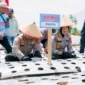 Kapolda Sumbar Irjen Pol Djati Wiyoto Abadhy melakukan penanaman bawang putih secara simbolis di Jorong Air Tawar Utara, Nagari Kampung Batu Dalam, Kecamatan Danau Kembar, Rabu (19/8/2026). (Foto: Polda Sumbar)
