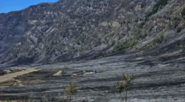 Kebakaran Bromo membuat akses wisata ditutup sementara. Wisatawan bisa mengajukan refund atau reschedule tiket hingga 31 Agustus 2026. (Foto: Dok. Kemenpar)
