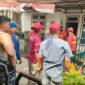 
Kebakaran rumah di Surau Gadang Padang nyaris merembet ke 10 bangunan. Damkar mengerahkan lima armada dan 60 personel. (Foto: Damkar Padang)
