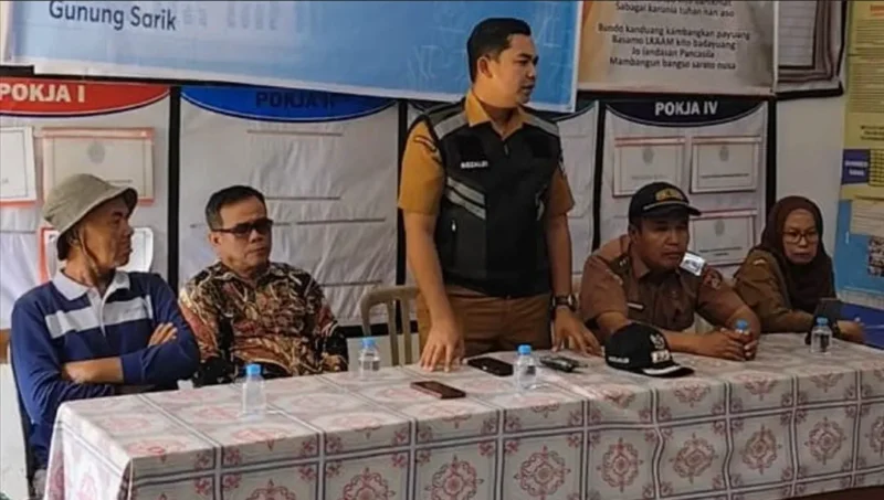 Kecamatan Kuranji mendata ulang warga terdampak banjir di Kelurahan Gunung Sarik untuk bansos tunai tahap kedua. (Foto: Pemko Padang)