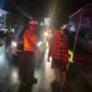 Petugas Satlantas Polres Padang Pariaman melakukan olah TKP di lokasi kejadian, Minggu malam (2/8/2026). (Foto: Dok. Satlantas Polres Padang Pariaman)