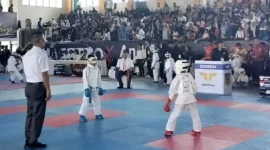 Staf Ahli Bidang Kemasyarakatan dan SDM Kota Padang, Feri Mulyani Hamid menghadiri ajang The Arena of Maestro x Andalas University Open Karate Championship 2026 di GOR FIK UNP, Sabtu (29/8/2026). (Foto: Pemko Padang)