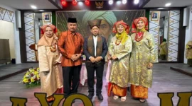 Direktur Penerangan Agama Islam Kemenag, Muchlis M. Hanafi bersama Perkumpulan Rangkayo Minang (RMI) Indonesia. (Foto: Kemenag)