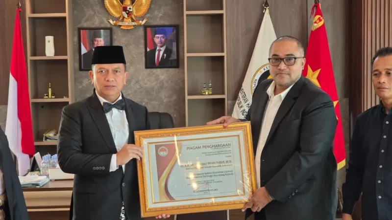 Kemenhaj meraih penghargaan JARI atas indeks kepuasan layanan haji tertinggi sepanjang sejarah. (Foto: Kemenhaj)