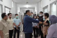 Kepala BGN Sudaryono usai mengunjungi siswa SMKN 6 Semarang yang menjalani perawatan di sejumlah rumah sakit akibat dugaan insiden keamanan pangan. (Foto: Biro Hukum dan Humas BGN)