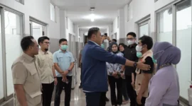 Kepala BGN Sudaryono usai mengunjungi siswa SMKN 6 Semarang yang menjalani perawatan di sejumlah rumah sakit akibat dugaan insiden keamanan pangan. (Foto: Biro Hukum dan Humas BGN)