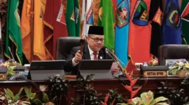 Ketua DPRD Sumbar Muhidi saat memimpin Sidang Tahunan MPR RI bersama DPR RI dan DPD RI serta mendengarkan pidato kenegaraan Presiden RI. (Foto: Ist)