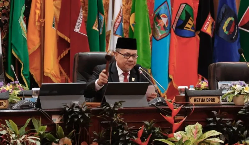 Ketua DPRD Sumbar Muhidi saat memimpin Sidang Tahunan MPR RI bersama DPR RI dan DPD RI serta mendengarkan pidato kenegaraan Presiden RI. (Foto: Ist)