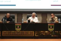 Ketua DPRD Sumbar Muhidi saat menjadi narasumber dalam Seminar Nasional dan JMSI Sumbar Award 2026 di Aula Kantor Gubernur Sumbar, Sabtu (29/8/2026). (Foto: Ist)