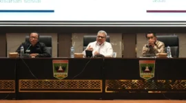 Ketua DPRD Sumbar Muhidi saat menjadi narasumber dalam Seminar Nasional dan JMSI Sumbar Award 2026 di Aula Kantor Gubernur Sumbar, Sabtu (29/8/2026). (Foto: Ist)