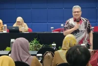 Ketua DPRD Sumbar Muhidi saat kegiatan peningkatan kompetensi guru se-Kota Padang, Senin (10/8/2026). (Foto: Ist)