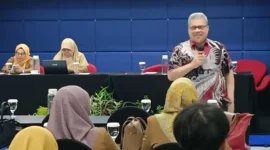 Ketua DPRD Sumbar Muhidi saat kegiatan peningkatan kompetensi guru se-Kota Padang, Senin (10/8/2026). (Foto: Ist)
