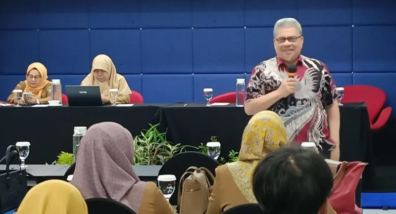 Ketua DPRD Sumbar Muhidi saat kegiatan peningkatan kompetensi guru se-Kota Padang, Senin (10/8/2026). (Foto: Ist)
