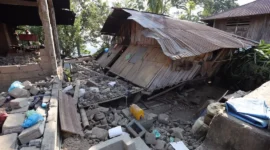 Kondisi kerusakan rumah yang terdampak gempa M 7,7 Flores di Desa Peoza Karamba, Kecamatan Ende, Kabupaten Ende, NTT, Kamis (21/8). (Foto: Bidang Komunikasi Kebencanaan/Danung Arifin)