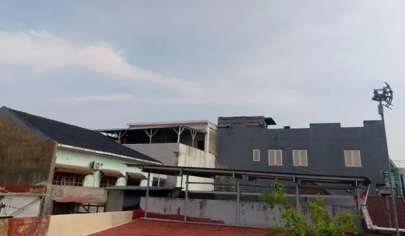 Kondisi langit Kota Padang tampak berkabut. (Foto: Javanusa.com)
