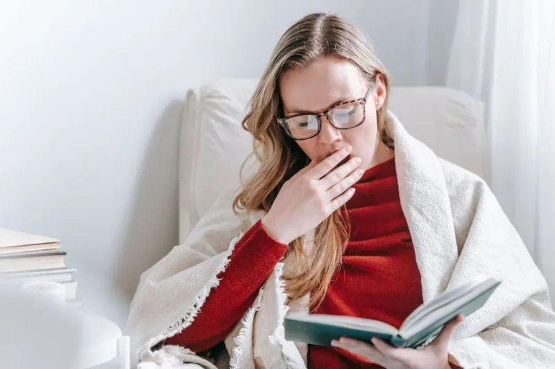 Ilustrasi wanita mengalami kurang tidur. (Foto: Pexels)
