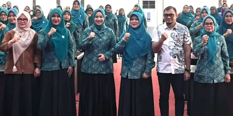 Ketua TP-PKK Kota Padang Dian Puspita membuka Lomba Gerakan PKK dan Lomba Koordinator Dasawisma Berprestasi Tingkat Kota Padang 2026 di Balai Kota Padang, Kamis (13/8/2026). (Foto: Pemko Padang)