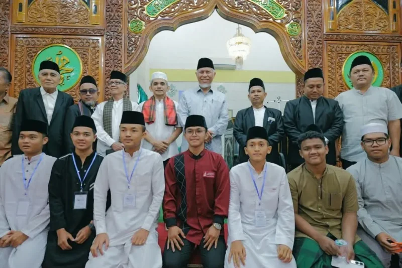 Gubernur Sumbar Mahyeldi saat membuka lomba di Masjid Istighfar, Parak Gadang, Ganting, Padang, Sabtu (22/8/2026). (Foto: ADPSB)