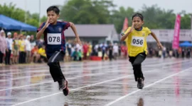 Ilustrasi anak mengikuti lomba lari. (Foto: AI Generate)