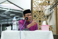 Wakil Wali Kota Padang Maigus Nasir saat ceramah Subuh Mubaraqah dalam rangka Peringatan Maulid Nabi Muhammad SAW di Masjid Al Muzzakirin, Komplek Jondul IV, Kelurahan Parupuk Tabing, Koto Tangah, Minggu (30/8/2026). (Foto: Pemko Padang)