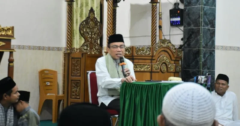 Wakil Wali Kota Padang Maigus menghadiri Peringatan Maulid Nabi Muhammad SAW 1448 Hijriah di Masjid Baiturrahim, Komplek Villaku Indah IV, Kelurahan Kurao Pagang, Kecamatan Nanggalo, Sabtu (29/8/2026). (Foto: Pemko Padang)