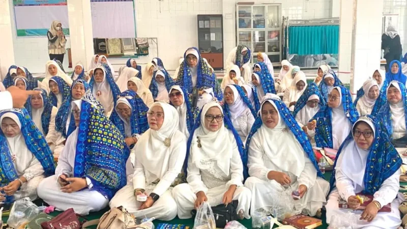 Majelis Taklim se-Kecamatan Lubuk Begalung menggelar Khatam Al-Quran di Masjid Al-Muttaqin, Kelurahan Pagambiran Ampalu Nan XX, Sabtu (22/8/2026). (Foto: Pemko Padang)