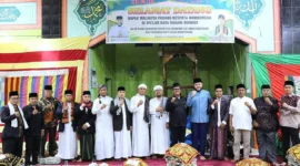 Wali Kota Padang Fadly Amran menghadiri Maulid Nabi sekaligus pengukuhan Mufti Ulama Nagari Bungus di Masjid Raya Nagari Bungus, Senin (24/8/2026). (Foto: Pemko Padang)