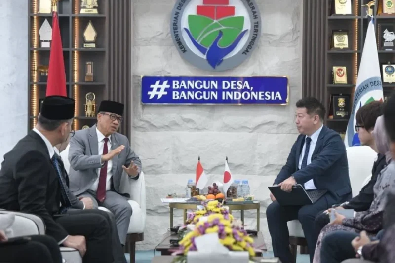 Mendes PDT Yandri Susanto saat audiensi bersama Exceed Cooperative Japan dan Hakko Fukushikai Foundation Japan di Kantor Kemendes PDT, Senin (3/8/2026). (Foto: Kemendes PDT)