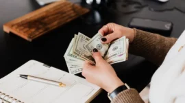 Ilustrasi mengatur gaji. (Foto: Pexels)