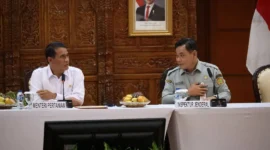 Mentan Andi Amran Sulaiman (kiri) bersama Irjen Kementan. (Foto Ditjen PKH Kementan)