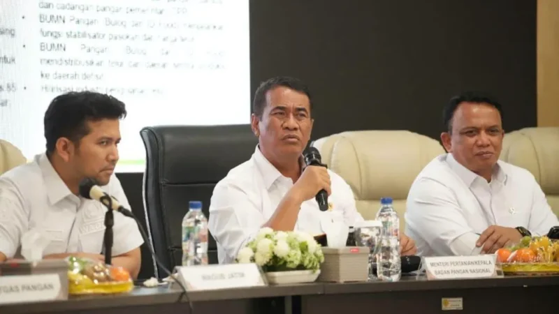 Menteri Pertanian Andi Amran Sulaiman dalam Rapat Koordinasi Perunggasan di Surabaya, Jawa Timur, Selasa (11/8/2026). (Foto: Ditjen PKH Kementan)