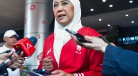 Menkomdigi Meutya Hafid memberikan keterangan pers kepada awak media terkait Putusan MK tentang Kuota Internet di Kantor Kementerian Komdigi, Jakarta Pusat, Sabtu (29/8/2026). (Foto: Pey HS/Komdigi)
