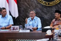 Menteri Koordinator Bidang Pangan Zulkifli Hasan memimpin Rakortas Penyelenggaraan Program MBG, Rabu (26/08/2026). (Humas Kemenko Pangan)