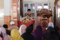 Ketua DPRD Sumbar Muhidi saat menggelar reses di Masjid Khusnul Khotimah, Kelurahan Kampung Baru, Kecamatan Lubeg, Jumat (21/8/2026). (Foto: Pemko Padang)