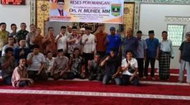 Ketua DPRD Sumbar Muhidi saat menggelar reses di Masjid An Nur Jati Rawang, Kelurahan Jati, Rabu (19/8/2026). (Foto: Ist)