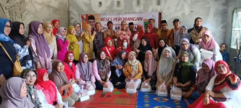Ketua DPRD Sumbar Muhidi saat reses di Perumahan Mega Permai I, RT 03 RW 12, Kelurahan Padang Sarai, Selasa (18/8/2026). (Foto: Ist)