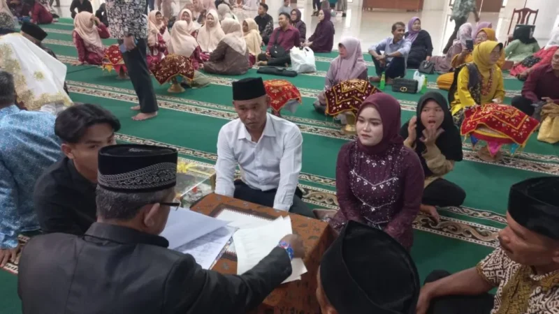 Pemko bersama Kantor Kemenag kembali menggelar kegiatan nikah massal di Masjid Agung Nurul Iman, Kamis (27/8/2026). (Foto: Pemko Padang)