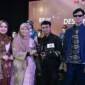 Penyerahan trophy kepada pemenang Padang Young Designer Competition (PYDC) 2026. (Foto: Pemko Padang)