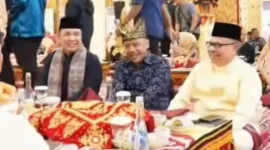 Ketua DPRD Sumbar Muhidi dan Wakil Ketua Nanda Satria saat menghadiri Padang Bajamba. (Foto: Ist)