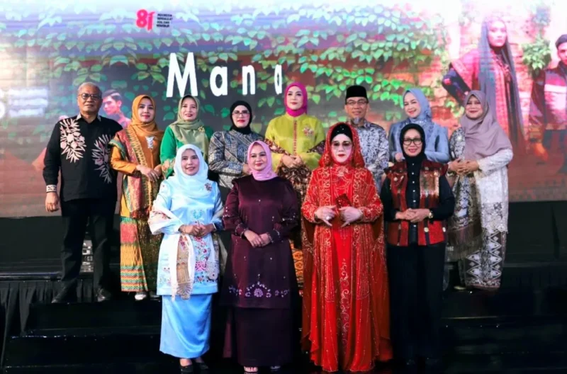 Padang Fashion Summit (PFS) 2026 kembali hadir dengan melibatkan 23 desainer dari dalam dan luar negeri serta 24 model bertempat di Hotel The ZHM Premiere, Minggu (9/8/2026). (Foto: Pemko Padang)