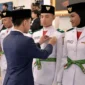 Wakil Presiden Gibran Rakabuming mengukuhkan anggota Paskibraka 2026 dalam upacara di Istana Negara, Jakarta, Sabtu (15/8/2026). (Foto: BPMI Setpres)